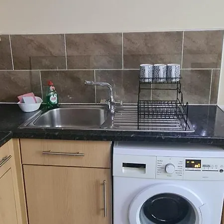Entire 2 Bedroom Home/Flat In London, Central Line Exterior photo