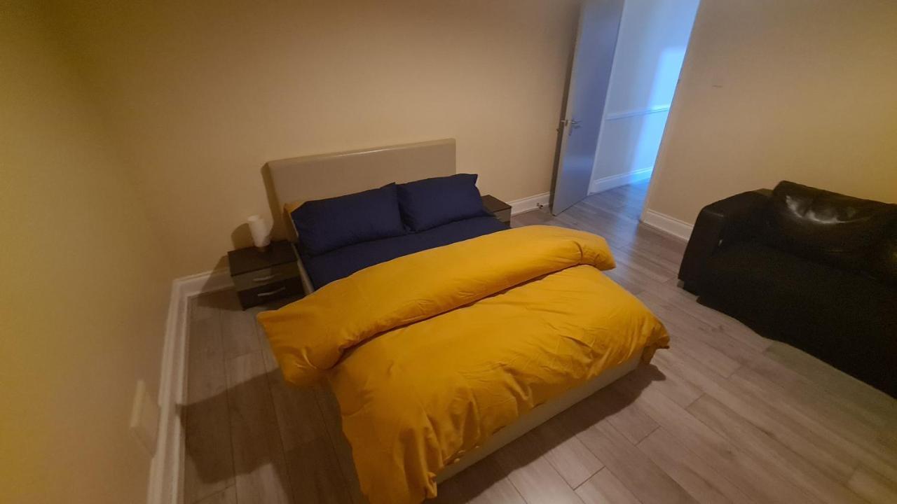 Entire 2 Bedroom Home/flat In London, Line Apartment