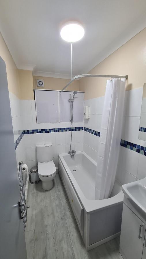 Entire 2 Bedroom Home/flat In London, Line *