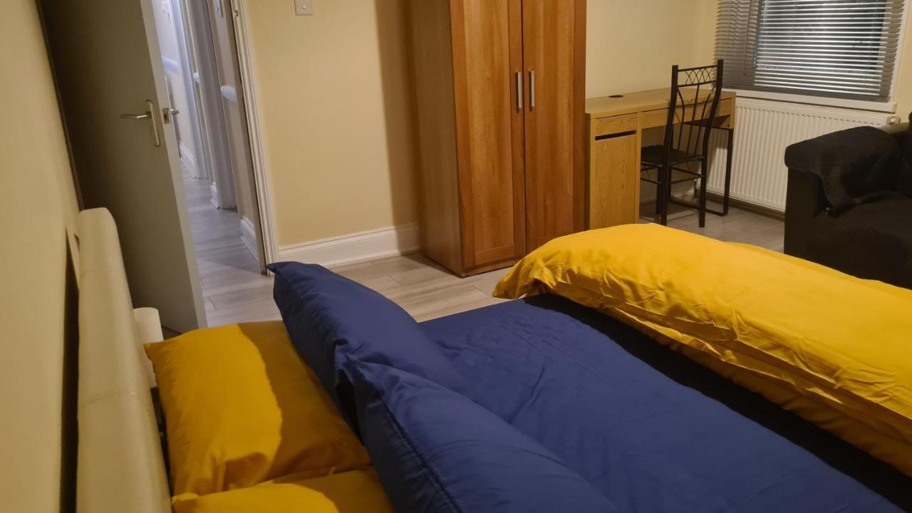 Entire 2 Bedroom Home/flat In London, Line Apartment London