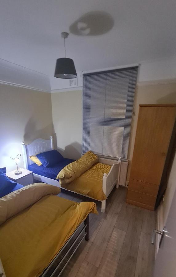 Entire 2 Bedroom Home/flat In London, Line London