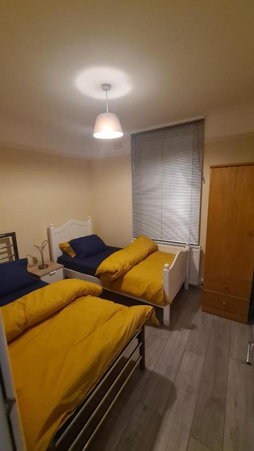 Entire 2 Bedroom Home/flat In London, Line * London